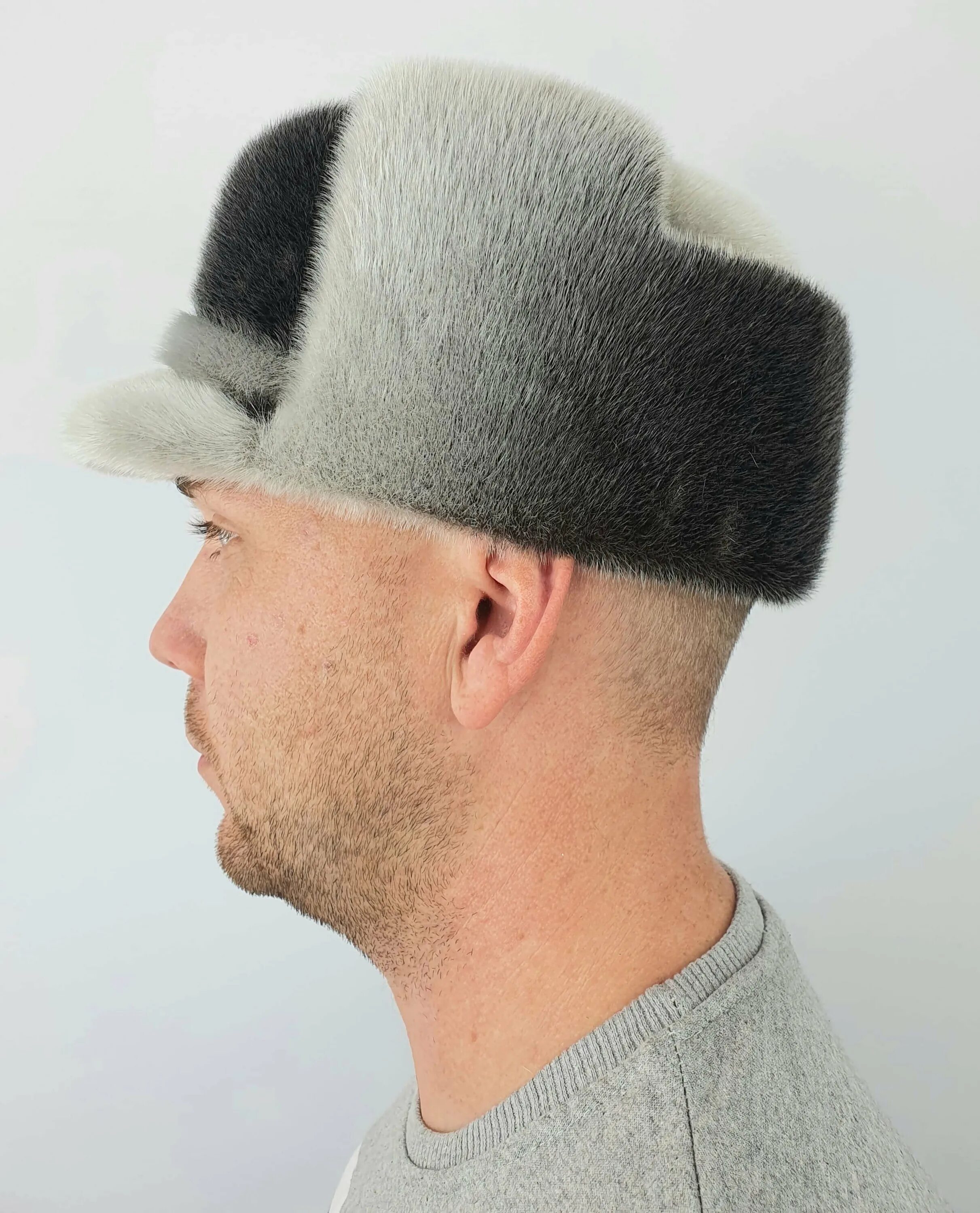 Шапка восьмиклинка нерпа. Кепка восьмиклинка из нерпы ширлинг компани. Мужские зимние кепки из меха. Шапка зимняя из нерпы. Мужские шапки из тюленя.