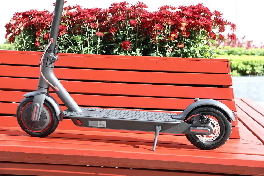 Электросамокат какую модель. Электросамокат Xiaomi m365 Pro. Xiaomi Scooter m365. Электросамокат Mijia Xiaomi m365. Xiaomi Mijia 365 Pro.