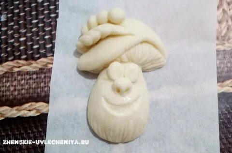 Грибы из соленого теста