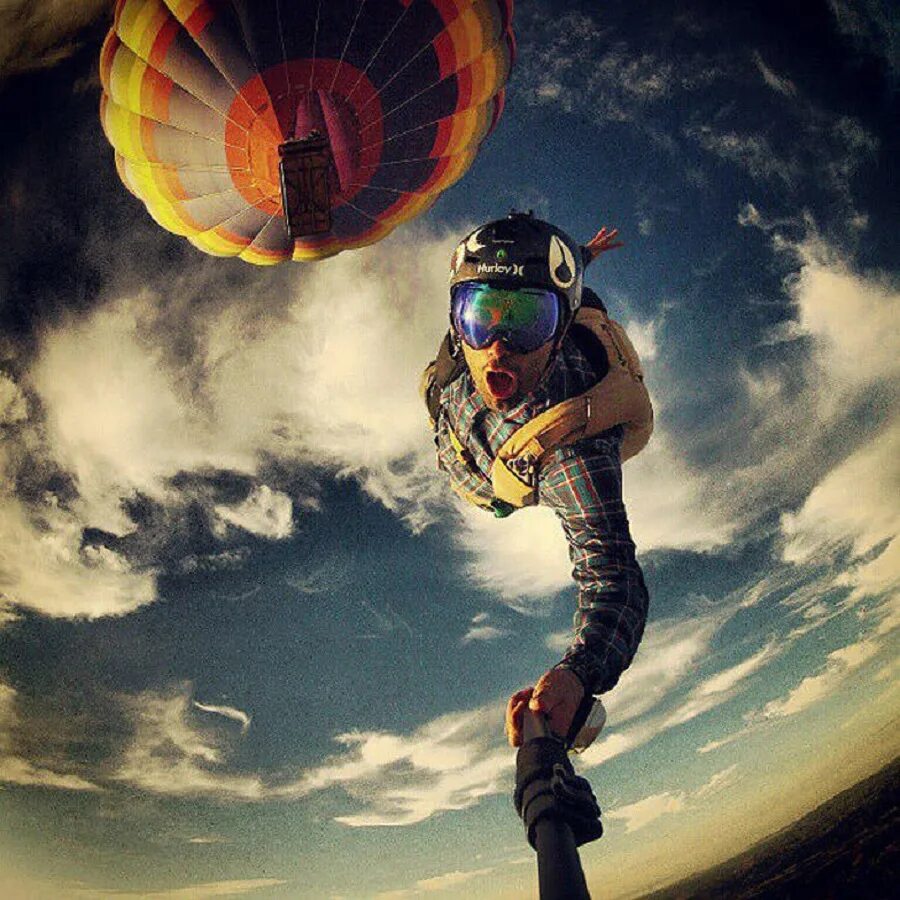 Популярные картинки. Селфи на парашюте. GOPRO С парашютом. Крутые снимки. Селфи на воздушном шаре.