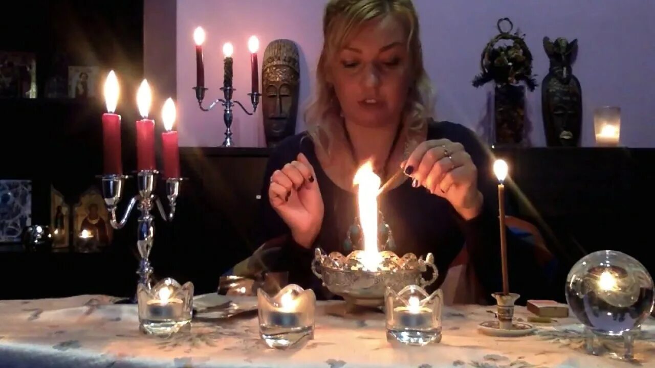 Гадалка. Ясновидящая без регистрации. Гадалка сабина. Женщина гадает. Потомственная гадалка.