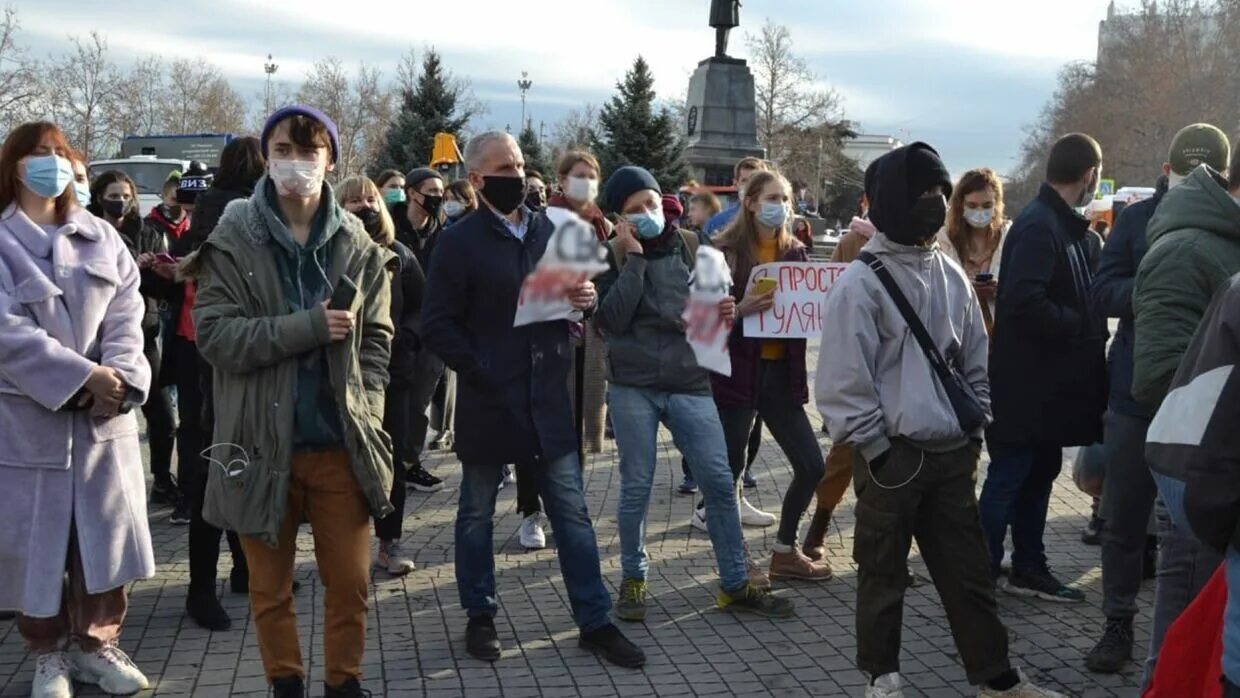 Ютуб новости политики свежие. Протесты в Севастополе. Люди протестуют в Крыму. Митинг Навального. Митинг Навального в Севастополе.