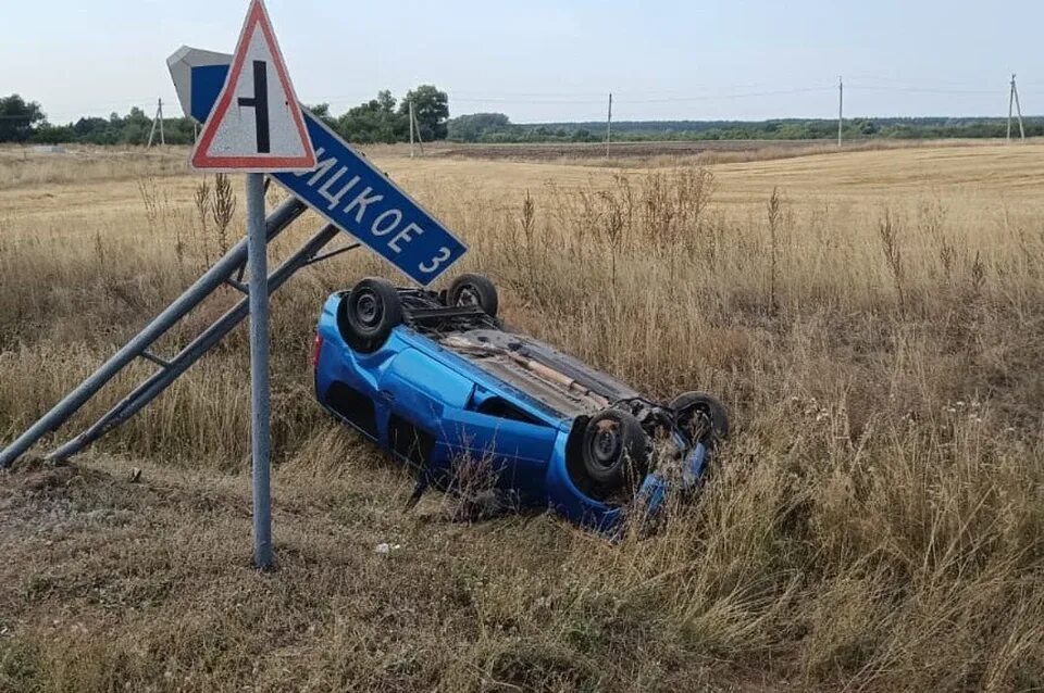 Бузулук что произошло сегодня. Опрокидывание автомобиля. Авария в Бузулукском районе. ДТП на трассе Бузулук Бугуруслан.