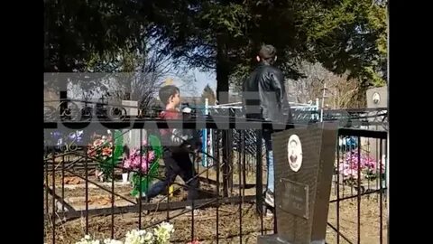 Можно забрать фотографию с кладбища домой