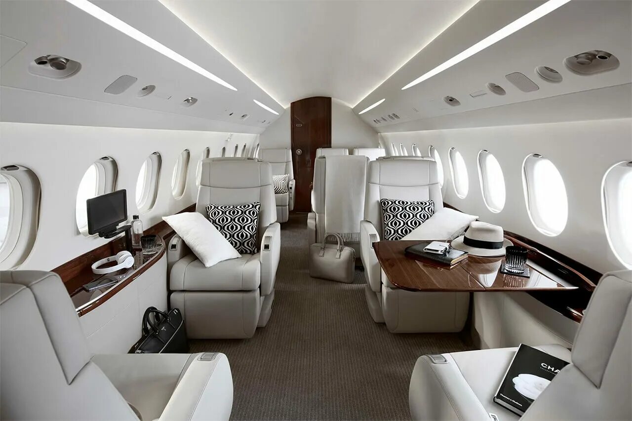 частный самолет bombardier 700. самолет бизнес джет. Falcon 2000s interior. собственный самолет. собственный самолет.