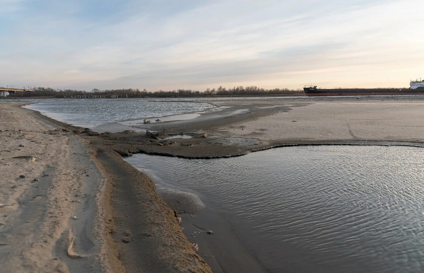 Температура воды в реке дон в ростове. Обмеление Дона в Ростове на Дону. Река Дон обмелела 2022. Река Дон обмелела. Обмеление реки Дон.