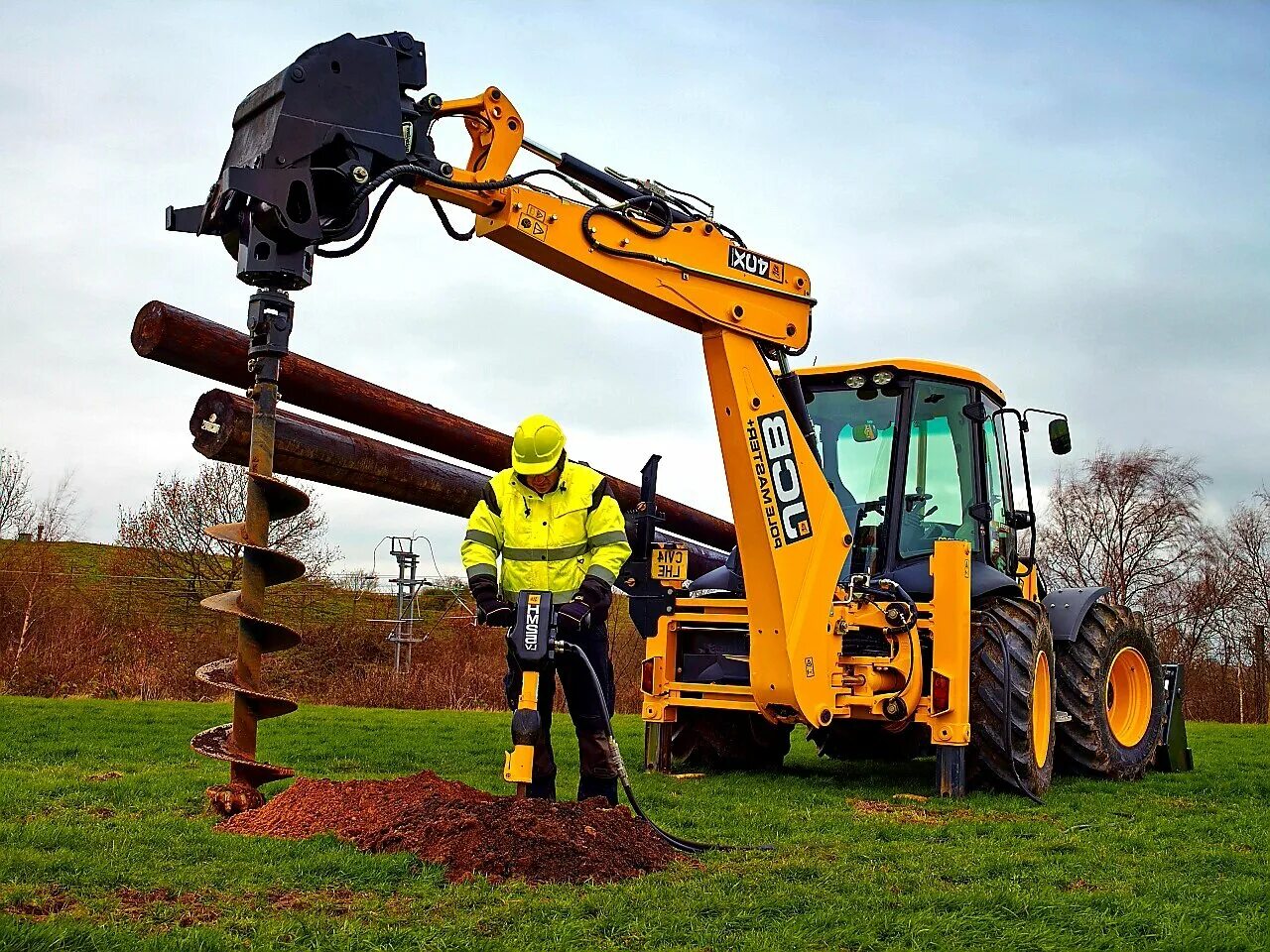 Экскаватора погрузчика час. Гидробур на JCB 3cx. Ямобур для экскаватора погрузчика JCB 3cx. Экскаватор-погрузчик JCB 3cx с гидробуром. Ямобур JCB 4cx.