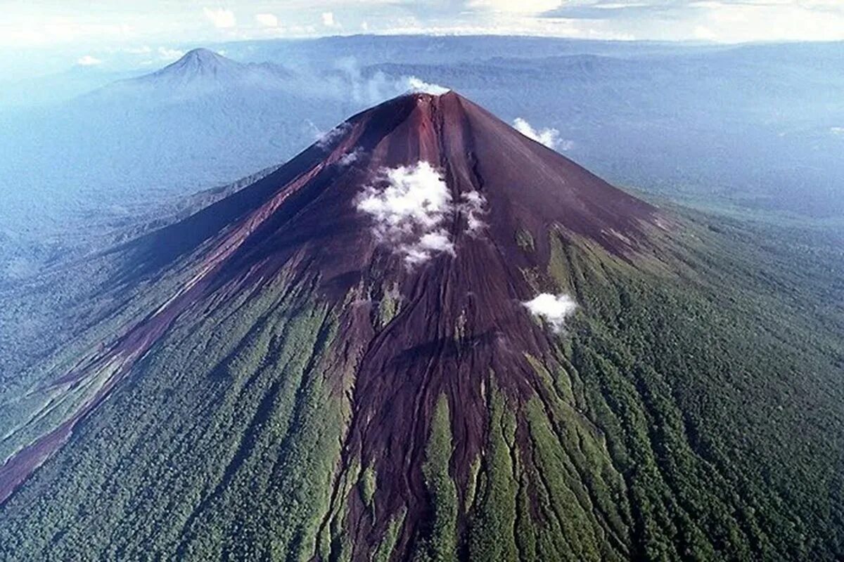 Вулкан Улавун Папуа новая Гвинея. Мауна-Лоа на Гавайях. Гавайский вулкан Мауна Лоа. Самый большой вулкан в мире Мауна Лоа.