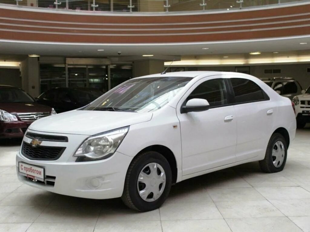 Шевроле кобальт купить в спб. Chevrolet Cobalt 2014 White. Шевроле кобальт 2014 белый. Chevrolet Cobalt белый. Шевроле кобальт 2012 белый.