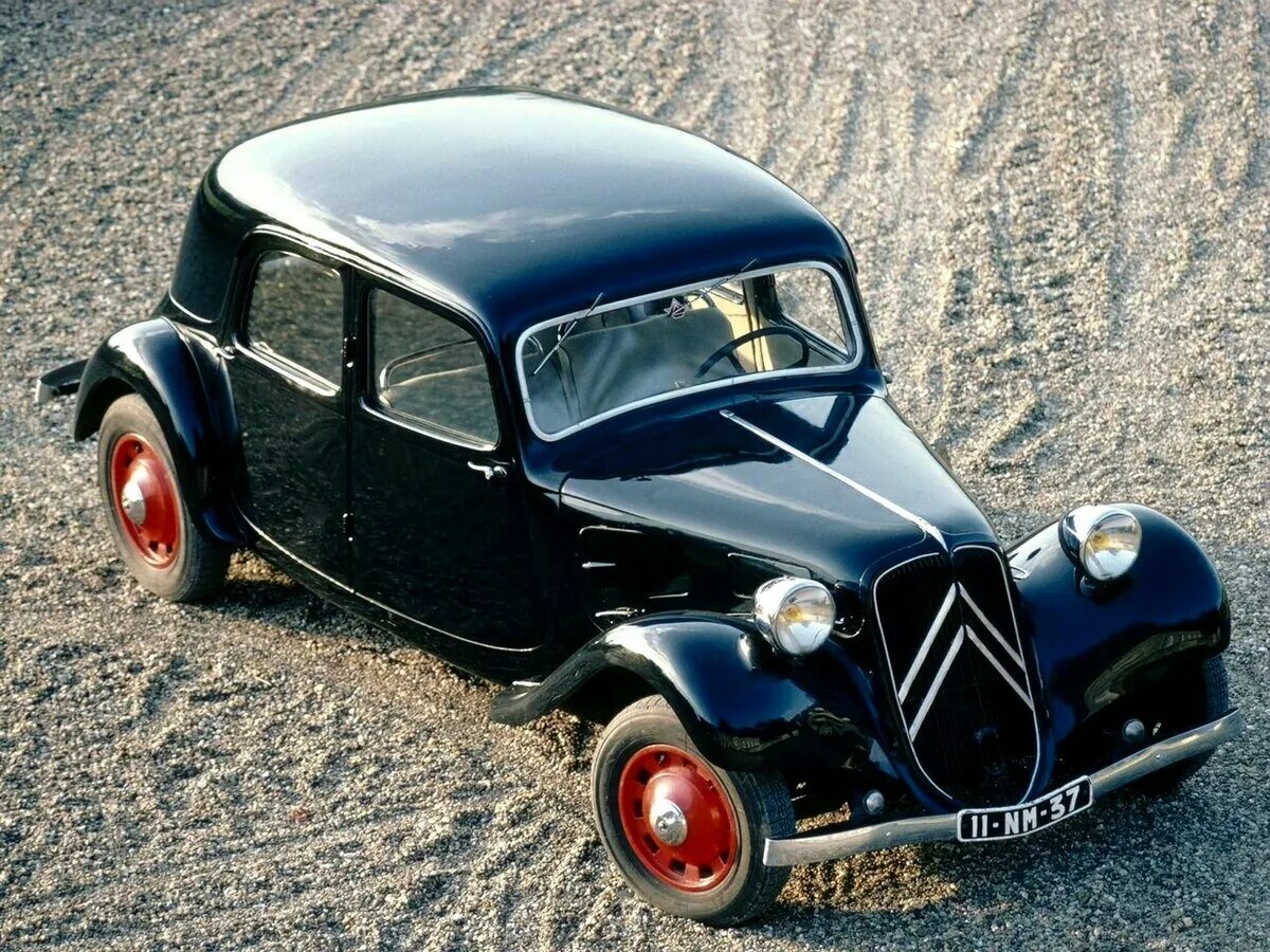 Ситроен 2cv модель. Французские марки машин. Ситроен траксьон авант 1934. Citroen 2cv 1948. Французское авто 7 букв.