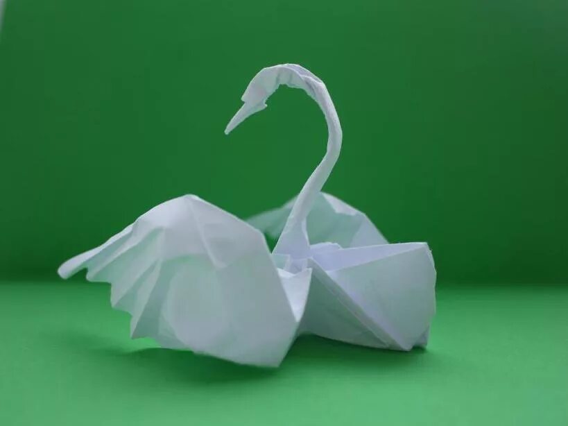 Бумажный лебедь. Лебедь из бумаги. Лебедь из оригами. Поделки из белой бумаги лебедь. Поделка лебедь из бумаги для детей.