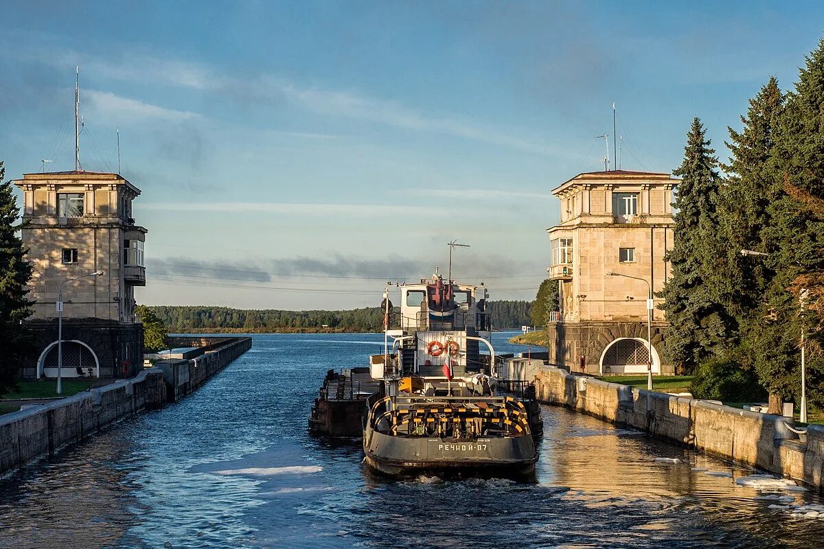 Дубно москва. Дубна канал шлюз 2 им москвы. Заградворота на канале имени москвы. Дубно москва. Шлюз канала имени москвы дубна.