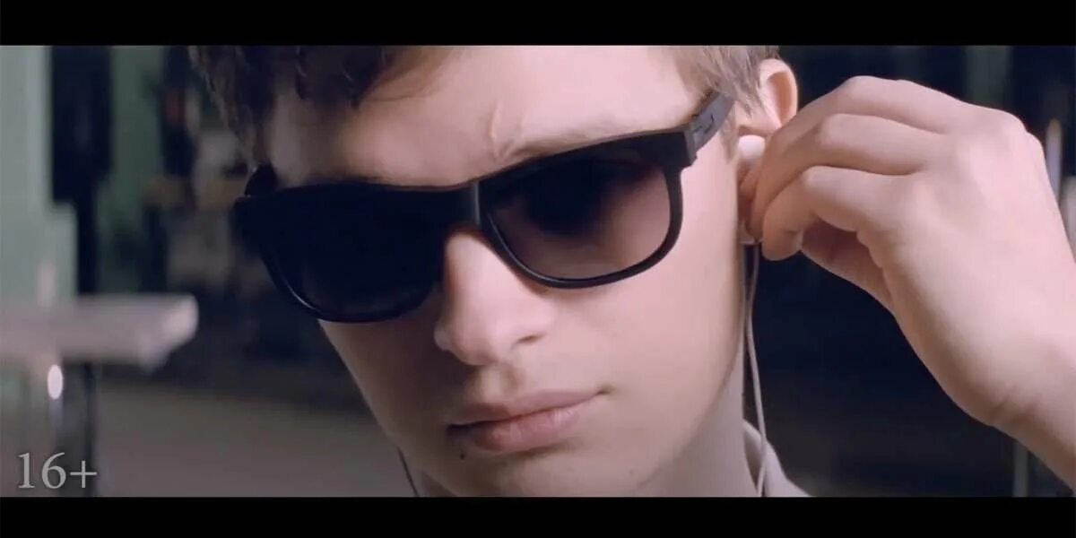 Фото малыш на драйве. Малыш на драйве очки. Фильм малиг на драйве 2. Малыш на драйве бадди. Малыш на драйве трейлер.