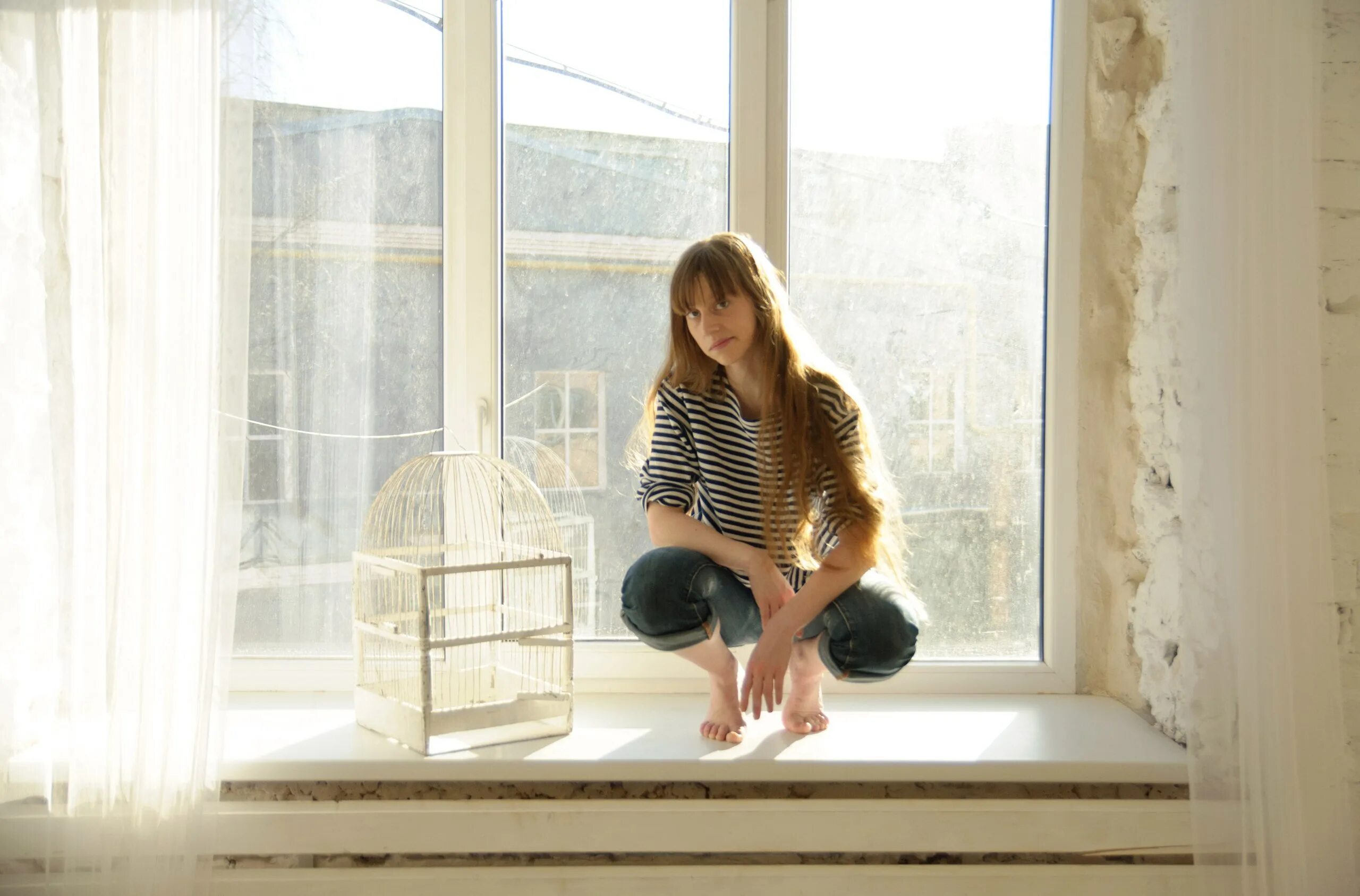 Босые девушки в сарафанах. Дэйви чейз босиком. Полина сыркина босая. Джанин rbfeet. Анастасия щеглова 2021.