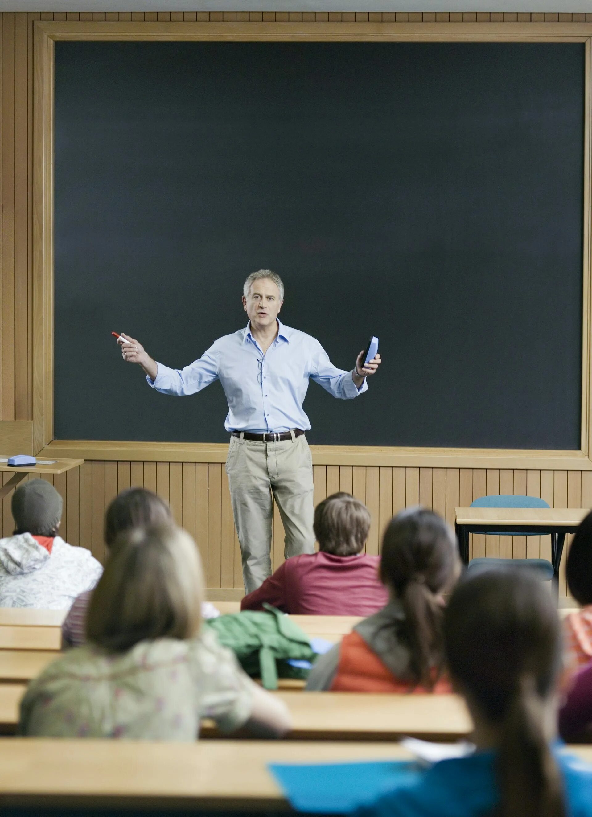 Преподавать лекции. Преподаватель вуза. лекция в университете. лектор профессор. преподаватель на лекции.
