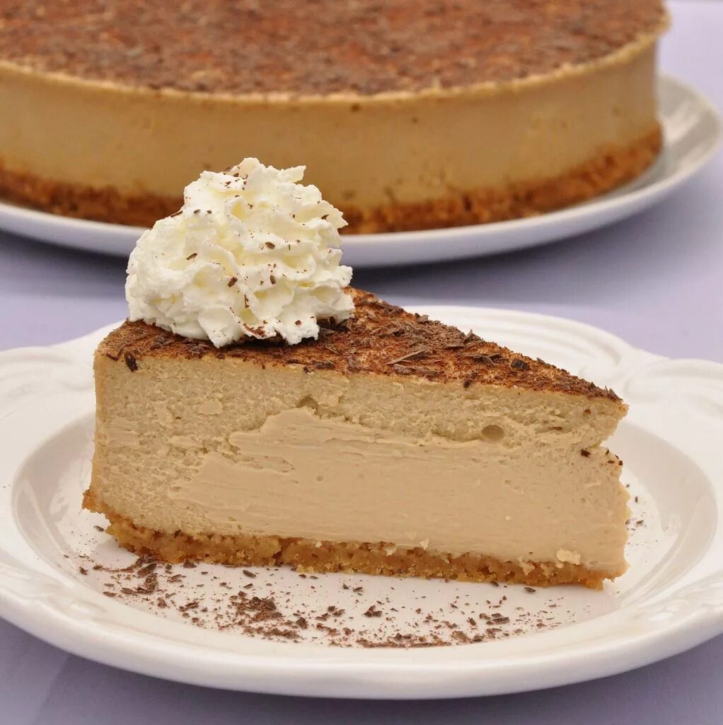 Чизкейк или тирамису. Чизкейк исфахан. Десерт чизкейк нью йорк. Американский чизкейк нью-йорк. Баскский чизкейк сан-себастьян.