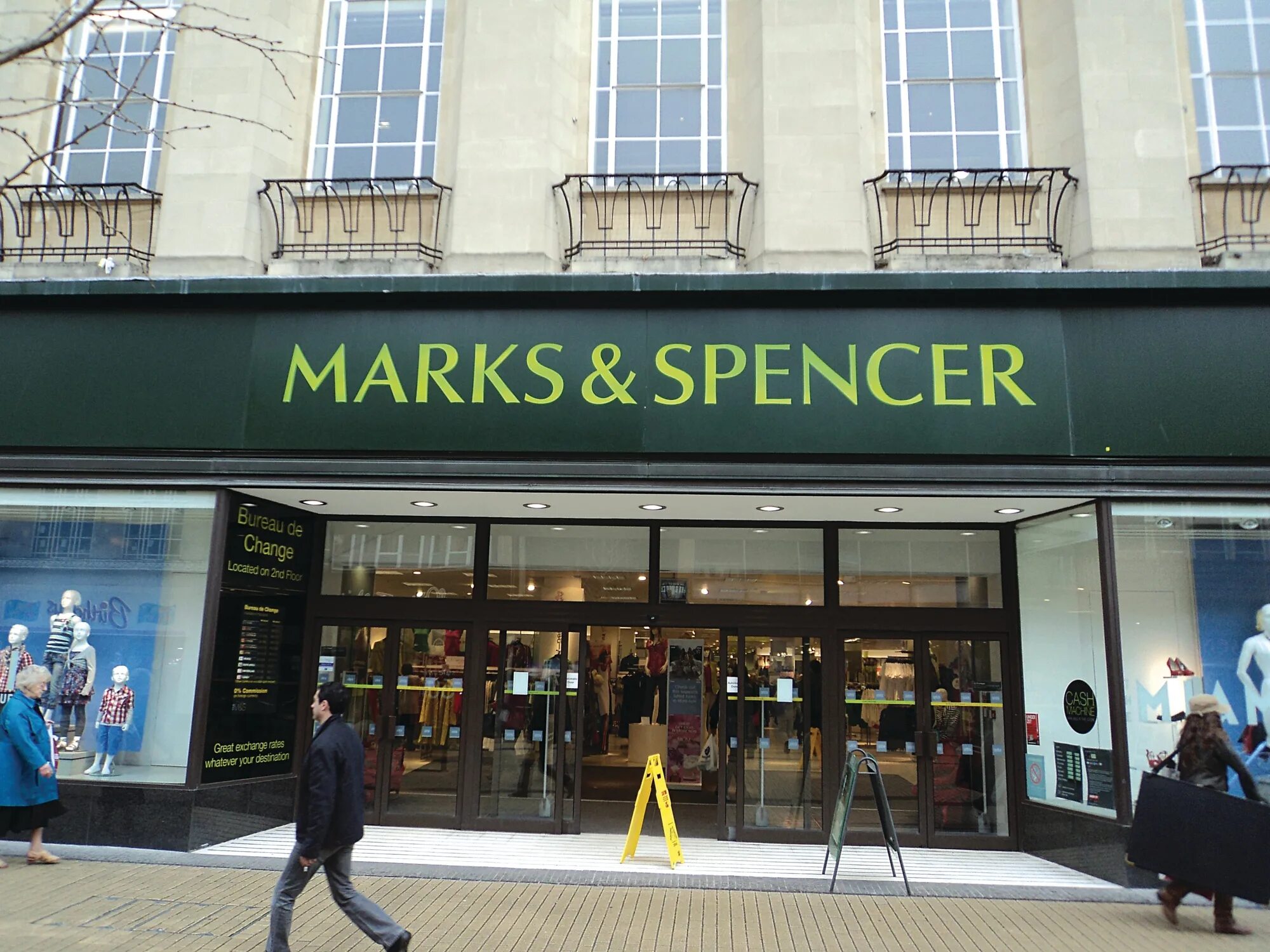 Магазин marks spencer. Магазин Marks & Spencer в Англии. Маркс энд Спенсер в Санкт-Петербурге. Сайт магазина Маркс энд Спенсер.