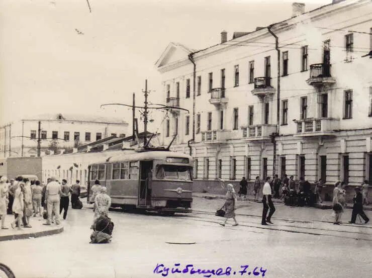 Трамвай куйбышева. Улица Галактионовская Самара 1960. Старый трамвай Самара. Самара 1964 год. Трамвай Куйбышев.