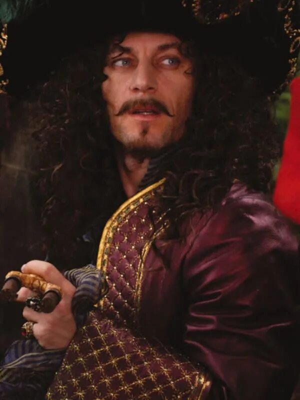 Питер пэн и капитан крюк. Капитан крюк и питер пан. Пен крюк. Питер пэн 2003 капитан крюк. Питер пэн 2003 капитан крюк.