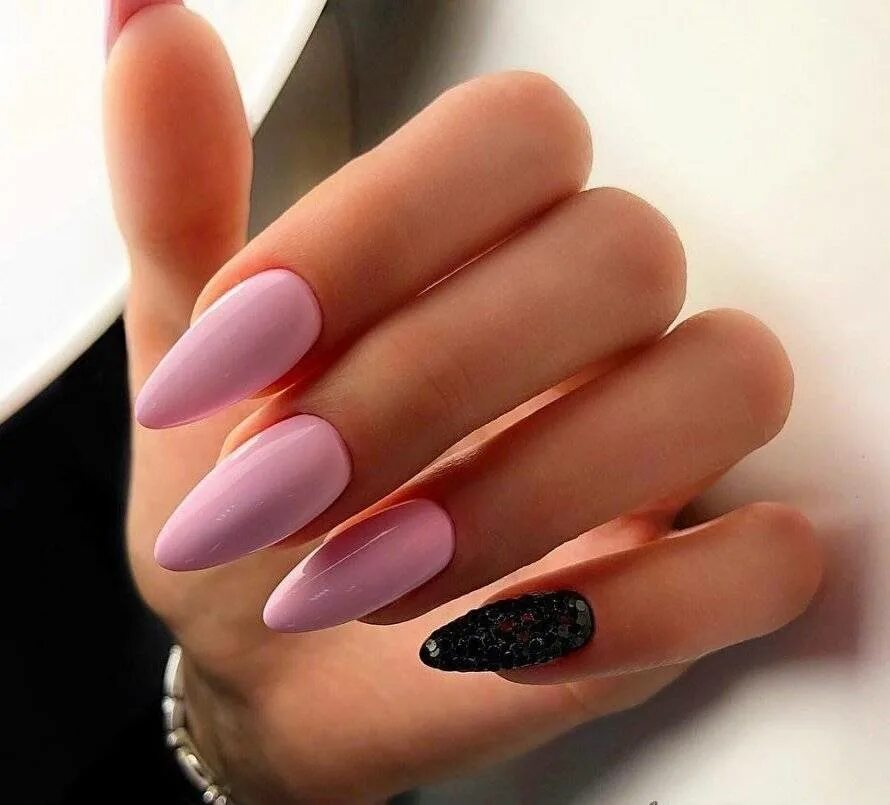 Маникюр на миндалевидные ногти. Маникюр на миндалевидную форму. Красивый маникюр на миндальные ногти. Красивый маникюр миндаль. Маникюр на миндалевидную форму.