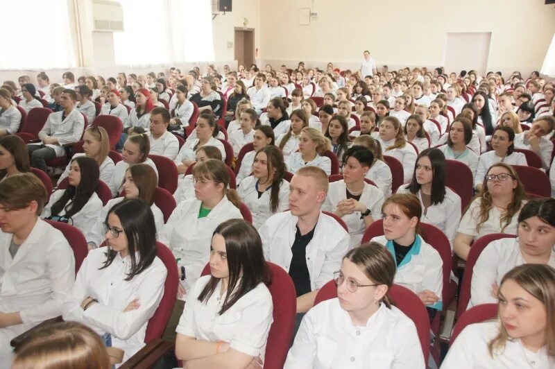 Рейтинг рязанского медицинского колледжа. Рязанский медико-социальный колледж (рмск). Рязанский медицинский колледж. Студенты медицинского колледжа. Шаблон презентации рязанский медицинский колледж.