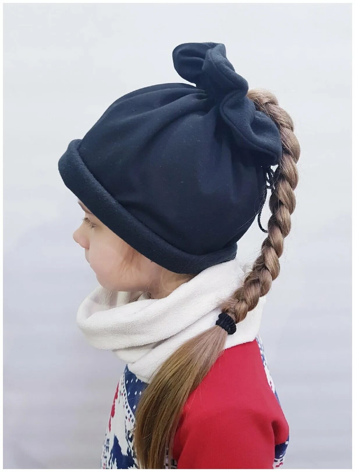 Шапка с хвостом. Шапочка с хвостиком. Шапка с дырками для хвостиков. Шапка под хвост. Шапочка с отверстием для хвостика.