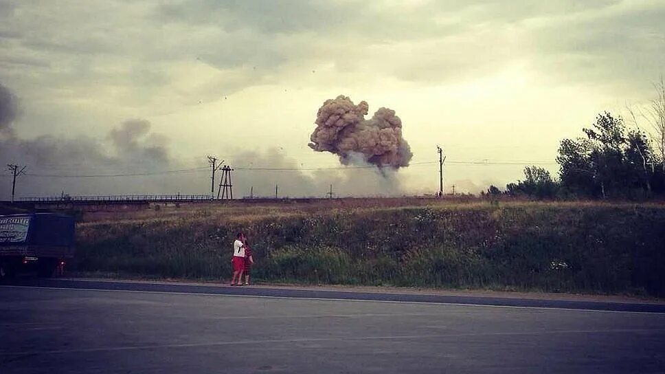 Сквер площадь победы чебоксары чапаевский поселок. Чапаев памятник в чапаевске. Авария под чапаевском самарской области. Взрыв в чапаевске на полигоне. Под чапаевском.