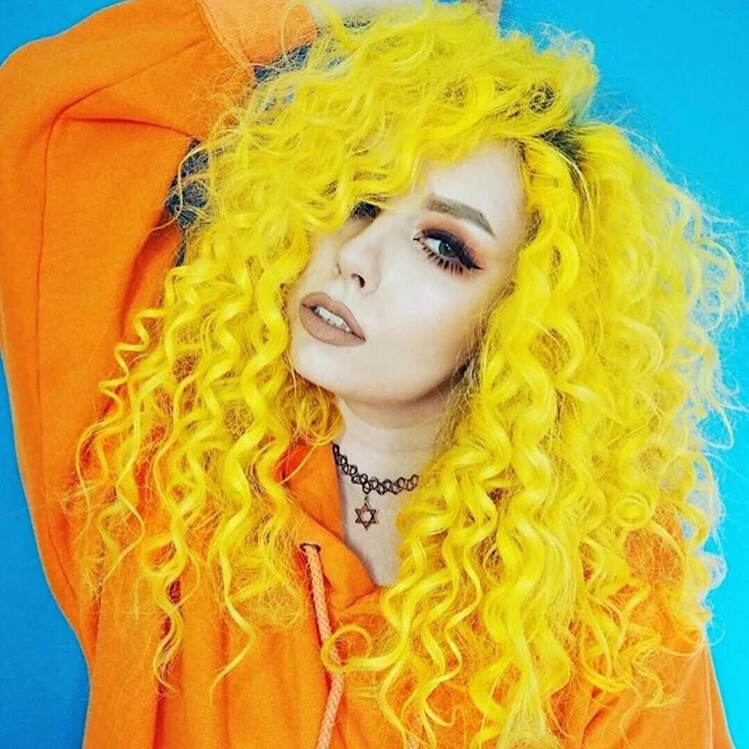 Желтые волосы. Желтые волосы. Красивая девушка с желтыми волосами. Сплит хайр окрашивание. Сплит хэир.