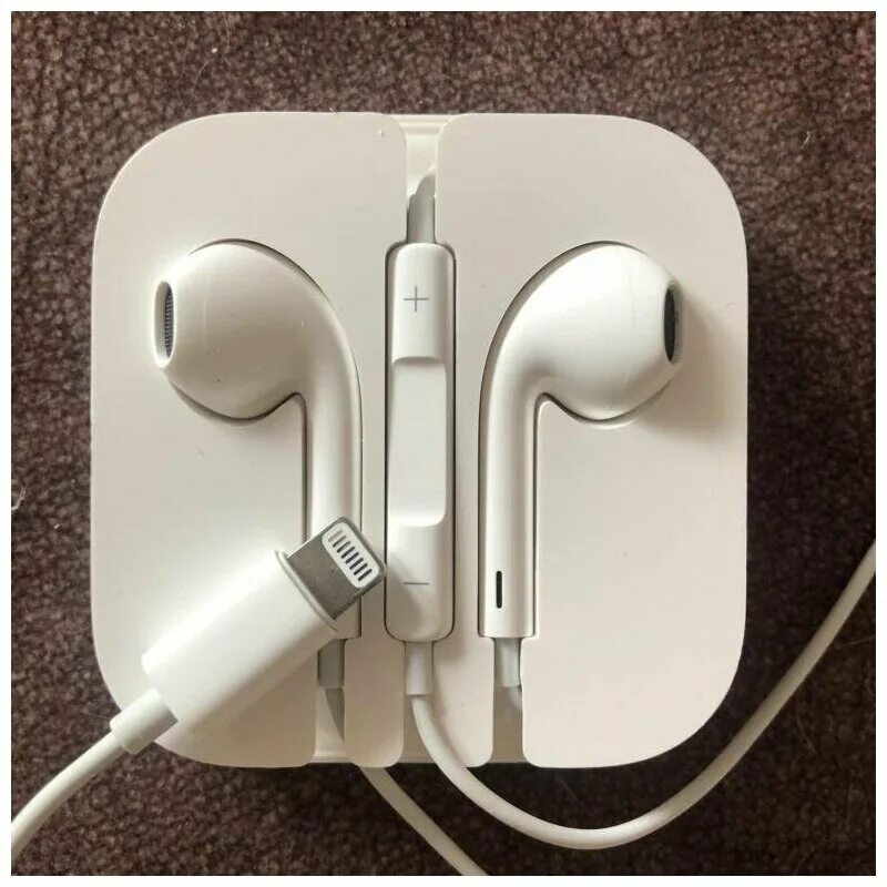 Какие наушники для айфона. Наушники эпл Лайтинг. Наушники Apple Earpods Lightning. Проводные наушники Apple для iphone 11. Наушники Лайтнинг айфон.