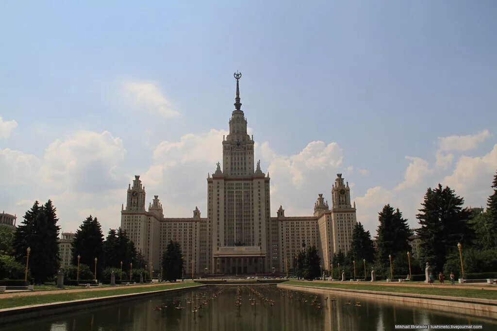 Университет имени Ломоносова в Москве. МГУ снаружи. Достопримечательности Москвы МГУ. МГУ 1755 год.