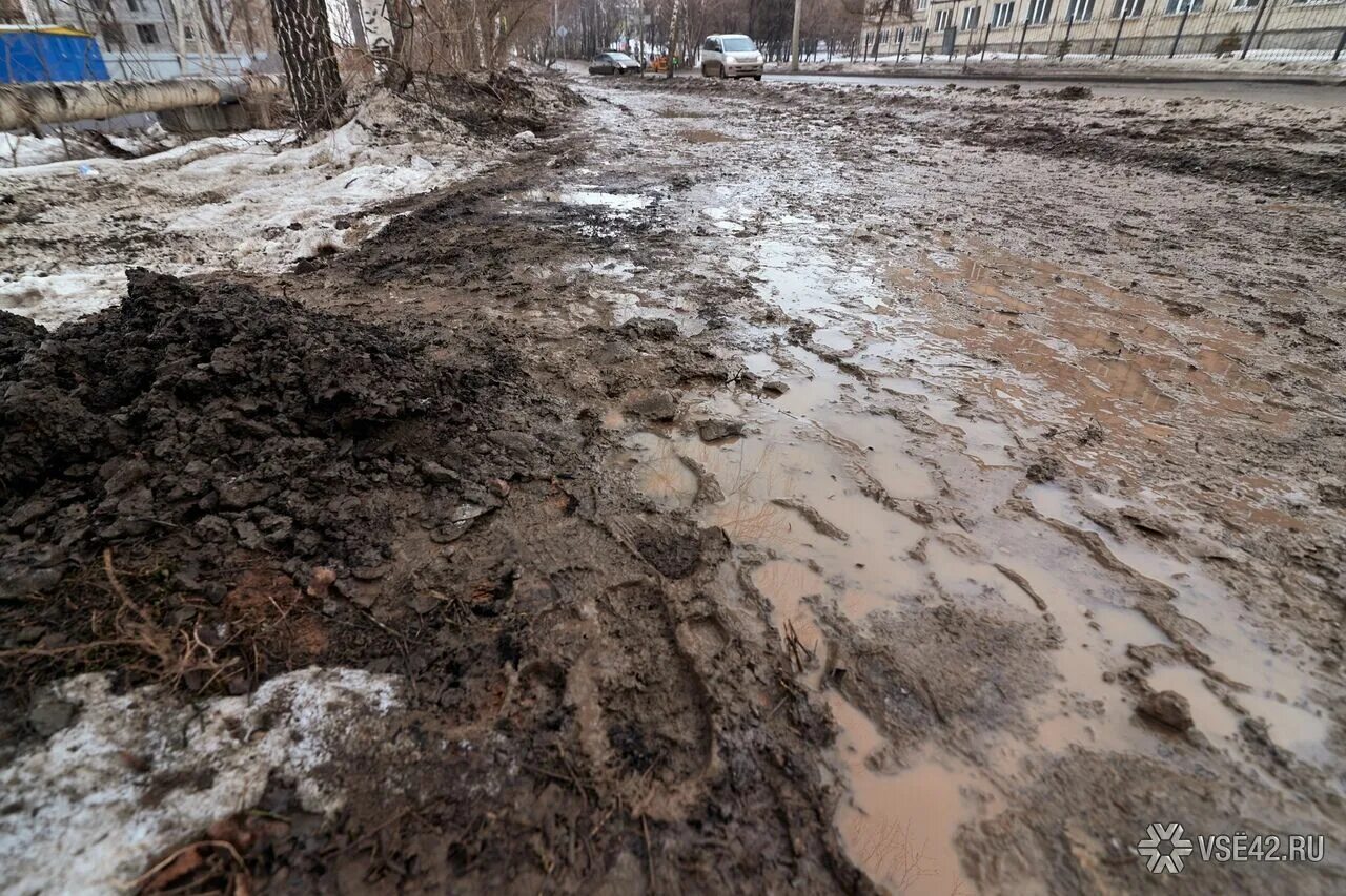 Бутырка на дороге грязный снег. Грязная дорога. Грязь на дороге. Грязные дороги России. Плохая грязная дорога весной.