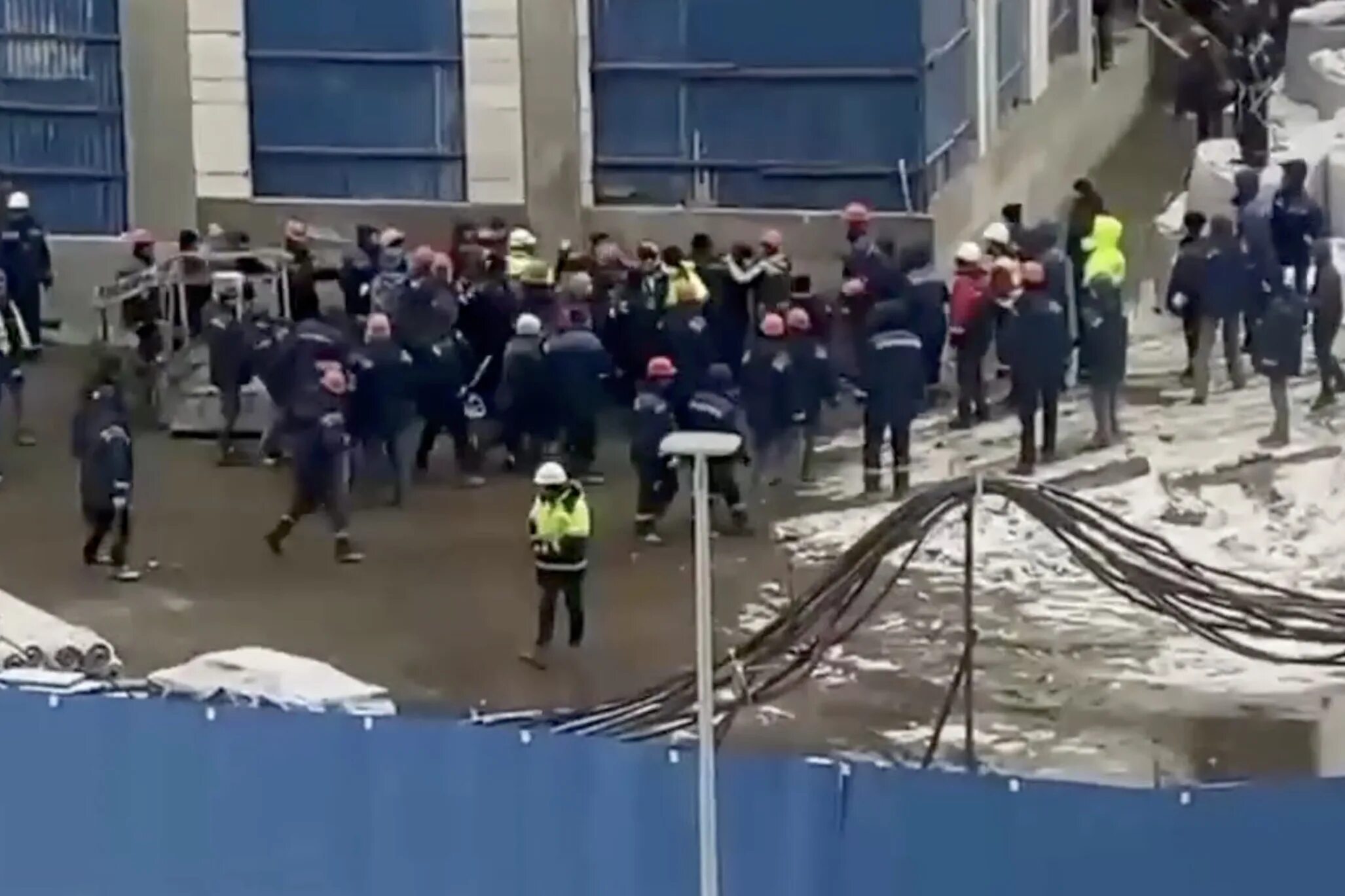 Мигранты в россии после теракта. Драка гастарбайтеров в Москве.