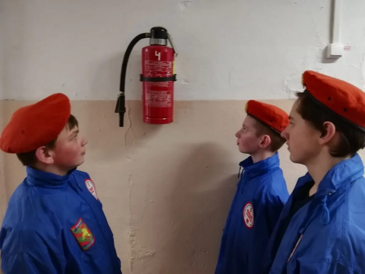 Детская пожарная дружина. Юный пожарный. ДЮП пожарные. Юные инспектора пожарных.