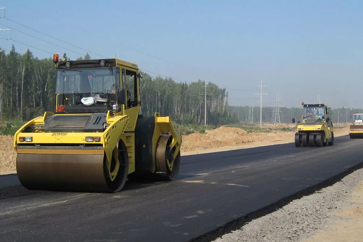 Дорожное строительство автомобильных дорог. Стройка дороги. Строительство дорог. Асфальтирование трассы. Строительство автомобильных дорог.