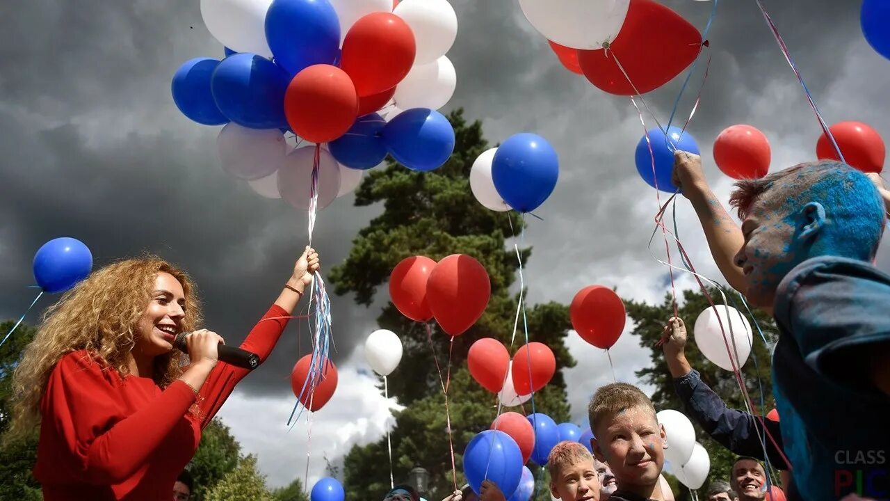 Шарики праздник. Праздник с воздушными шарами. Праздник с шарами. День России празднование.