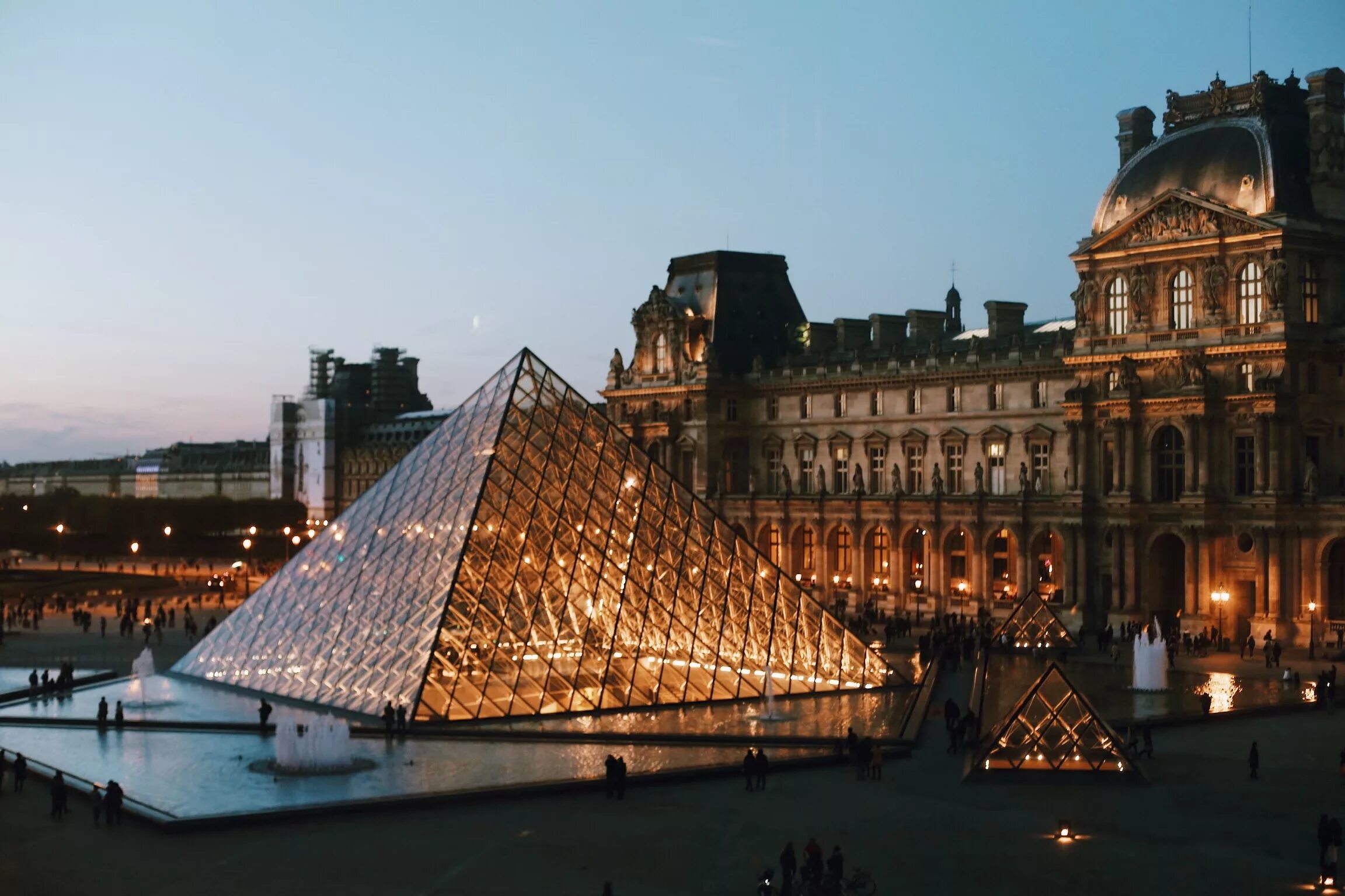 De louvre. Лувр Франция. Музеи. Лувр. Париж. Париж достопримечательности Лувр. Музей Лувр в Париже (Франция)..