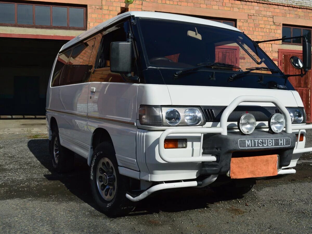 Delica 3. Mitsubishi Delica 3. Mitsubishi Delica d2. Митсубиси радо минивен 1993. Мицубиси Делика 1985.