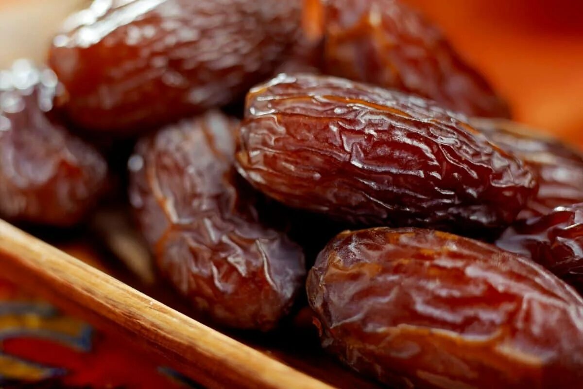 M dates