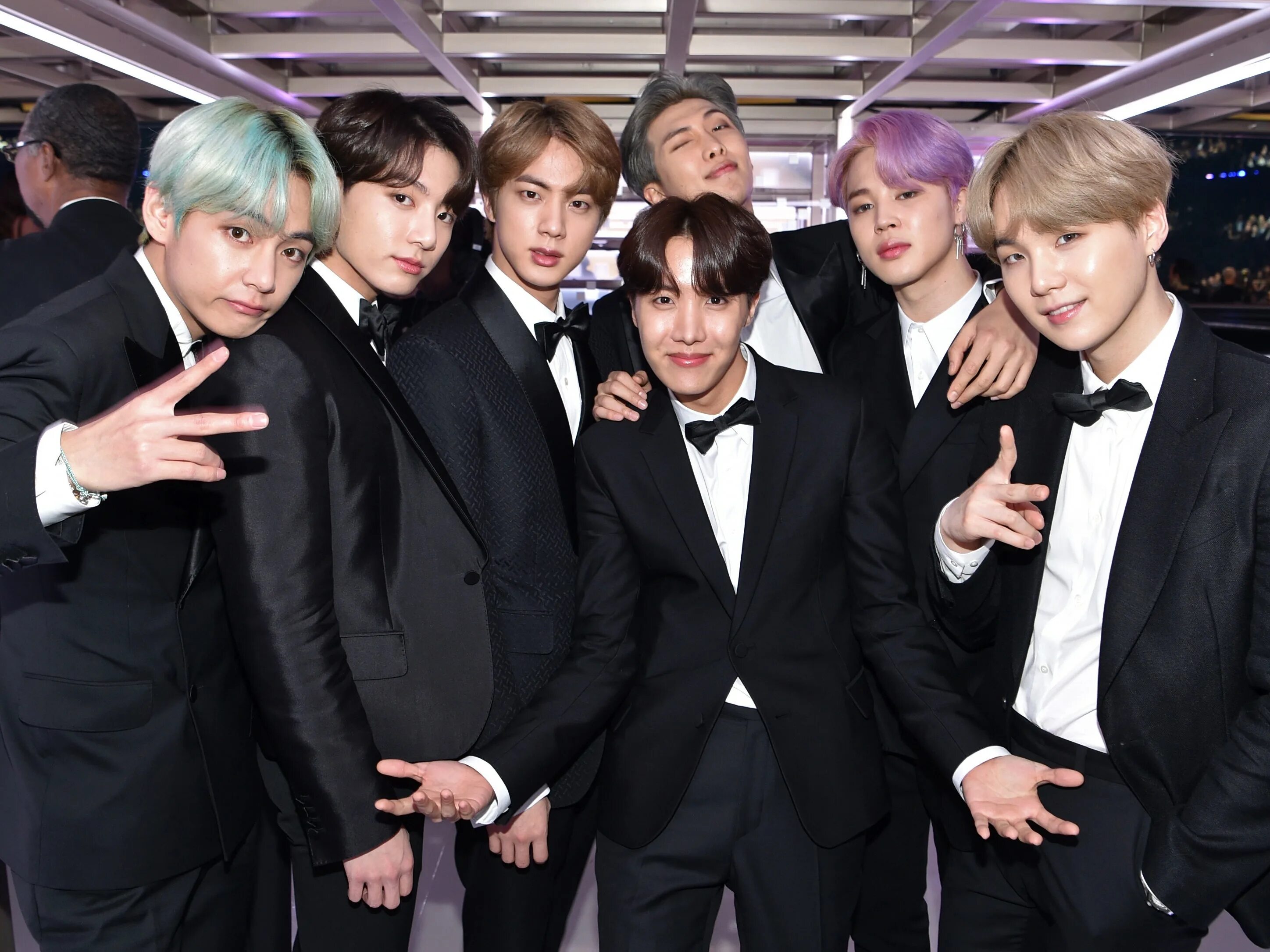 Где сейчас бтс. Группа бтс 2025. бтс грэмми 2019. бойз-бэнд bts. bts концерт 2025.