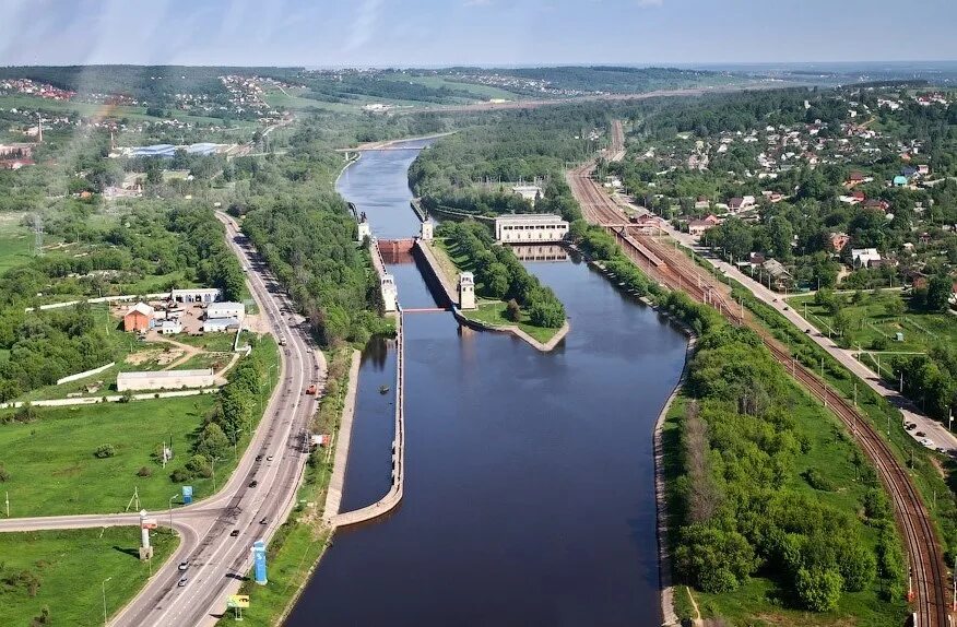 Город икша. Яхрома Дмитровский район Московская область. Г. Дмитров (Дмитровский район). Река Яхрома Дмитров. Город Дмитров река.