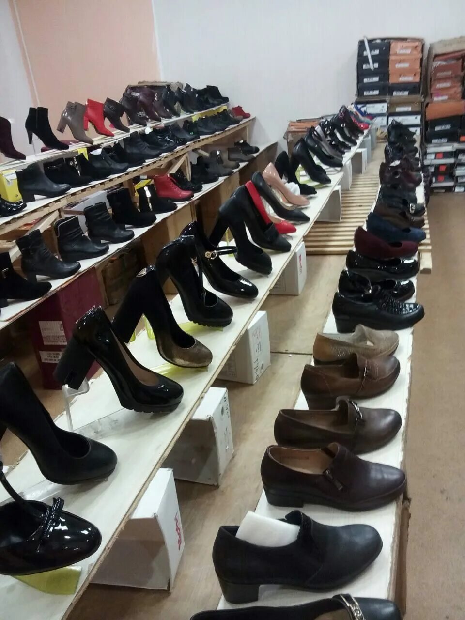 Ярмарка обуви в дк. Белорусская ярмарка обуви. Ярмарка обуви. Выставка продажа обуви. Белорусская ярмарка обуви.