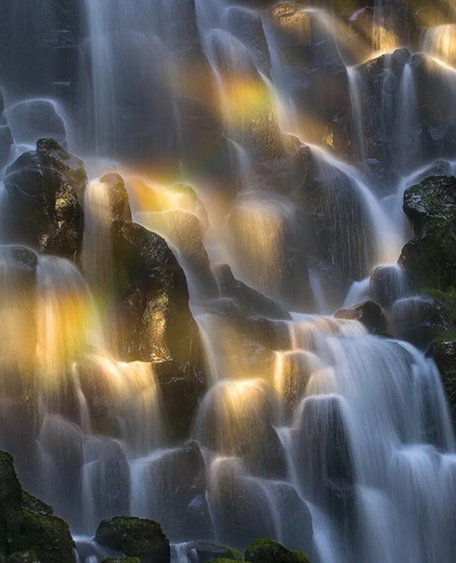 Песня водопадами 3 января. Водопад мелодия. Водопад мосбрей, сша. Кузминофф водопадами обложка. Песня водопадами.