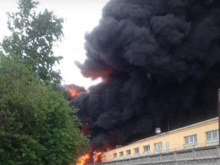 пожар на петроградке. площадь пожара в петербурге. невская мануфактура пожар. пожар в здании. площадь пожара в петербурге.