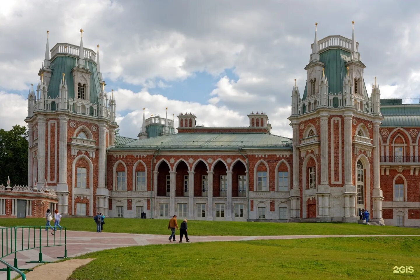 Дворец царицыно в москве. Усадьба Царицыно. Музей-заповедник Царицыно Москва. Усадьба Царицыно внутри. Музей Царицыно в Москве.