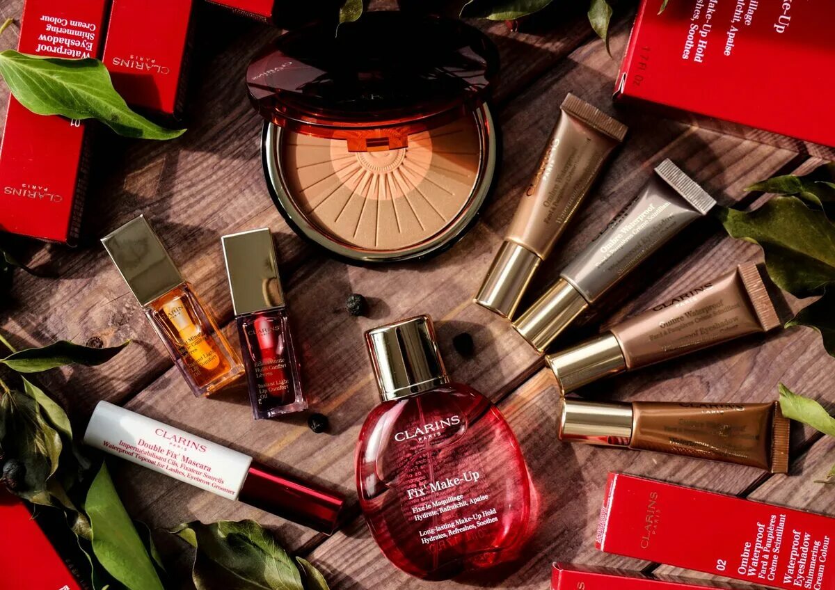 Спб сайт косметика купить. Clarins. Декоративная косметика кларанс. Бренды косметики Clarins. Clarins косметика реклама.