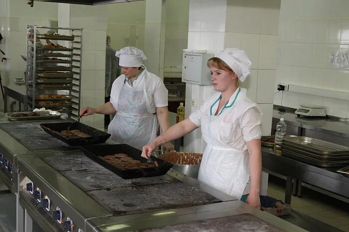 Комбинат школьного питания артек. Артис детское питание. Комбинат питания. Комбинат дошкольного питания по южному округу. Комбинат питания в детском саду.