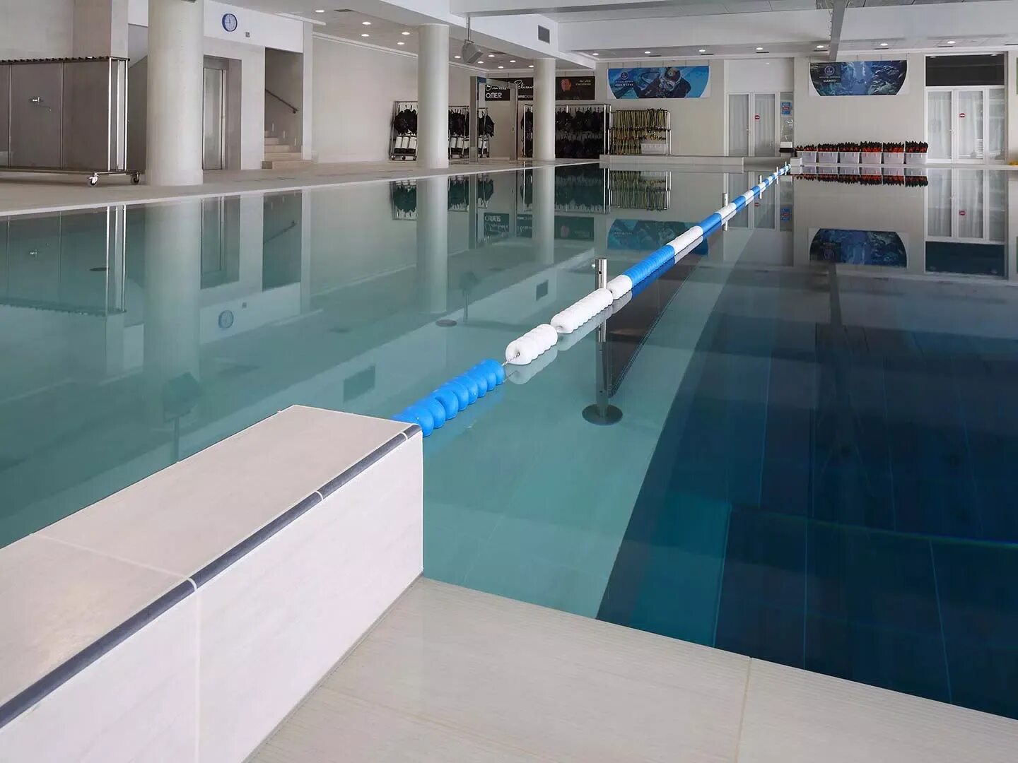 40 бассейна. Y-40 deep joy самый глубокий бассейн в мире. Глубокий бассейн. Y-40 бассейн италия. Глубокий бассейн.