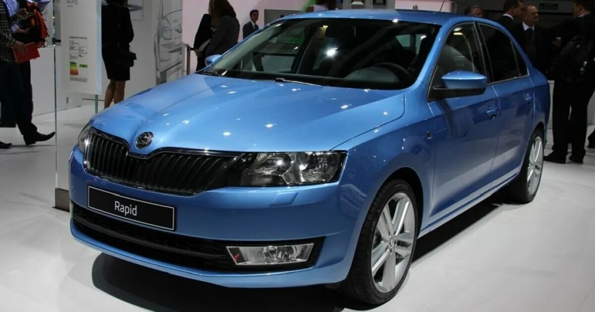 Купить рапид шкода у официального. Škoda Rapid (2011). Шкода Рапид в автосалоне. Рапид хорошая машина. Skoda Rapid хороший автомобиль.