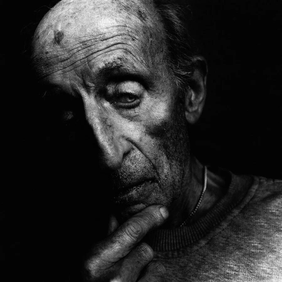 Лицо старика в профиль. Ли джеффрис фотограф. Худое лицо старика. Старик грубо. Старик чб.