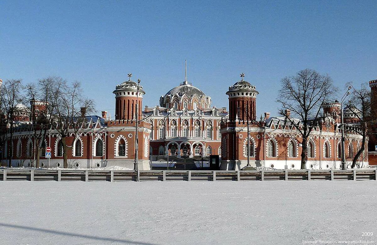 Московский Версаль Петровский путевой дворец. Путевой дворец Академия Жуковского. Петровский замок в Москве. ВВА имени Жуковского Москва Петровский дворец.